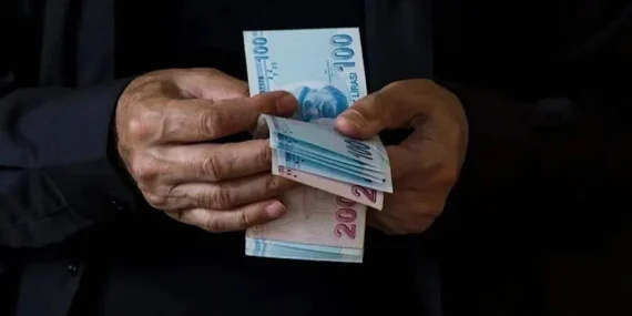 En düşük emekli maaşı 16 bin 881 TL’ye yükseltildi