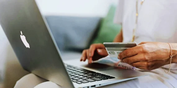 E-ticarete kişi başı 276,7 dolar harcıyoruz