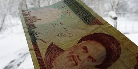 Wall Street Journal: İran’da her şeyi başlatan gizemli banka Ayandeh