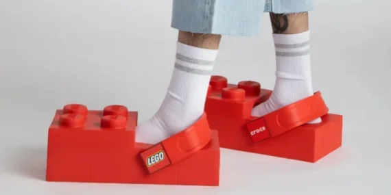 BBC | Crocs ve Lego işbirliğiyle üretilen ‘ayakkabı’ rahatsızmış
