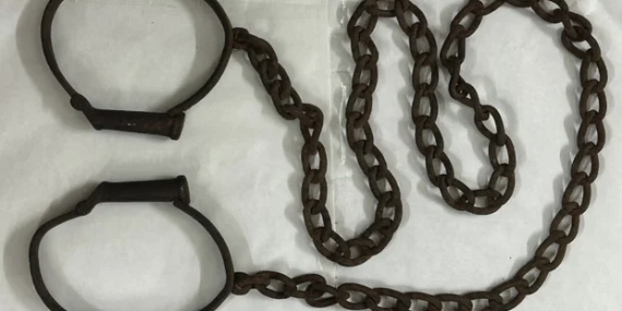 The Guardian | Bir müzayede evi ‘köle kelepçeleri’ satacak: Tarihi esermiş