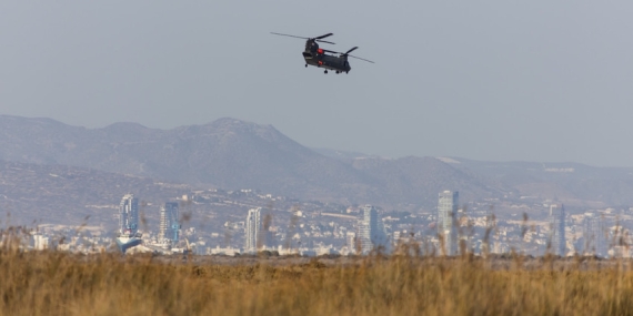 The Guardian | Saldırı, ABD’ye üs kullanma izninden saatler sonra geldi: İran, Güney Kıbrıs’ta İngiliz üssü vurdu