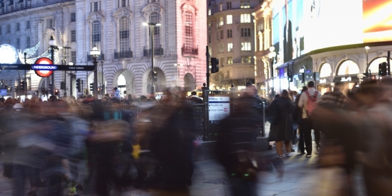 Forbes “deneyim dönemi”ni yazdı: Londra’da gece hayatına ilgi azalıyor