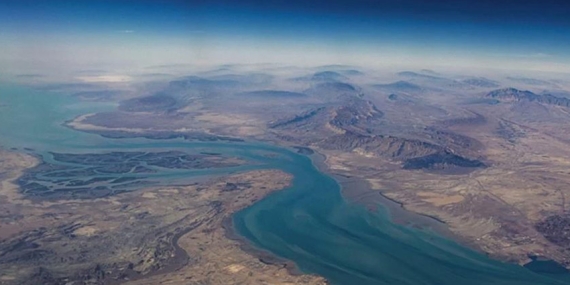 İran, ABD donanmasına ait gemilerin Hürmüz Boğazı’na girdiği iddialarını yalanladı