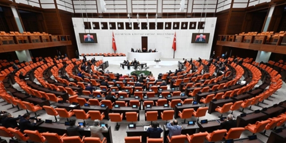 TRT | Kanun teklifi TBMM’de kabul edildi: Doğum izni uzatıldı, 15 yaş altına sosyal medya düzenlemesi geldi