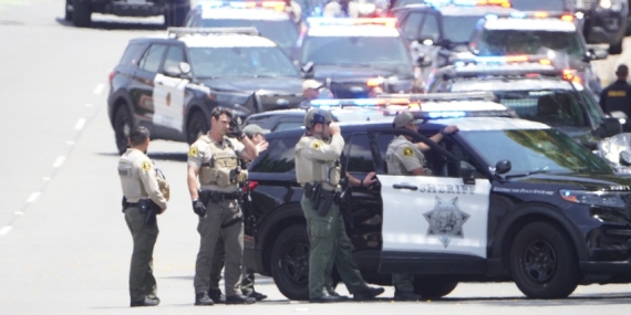 FBI: San Diego İslam Merkezi saldırganlarıyla bağlantılı evlerde 30 silah ele geçirildi