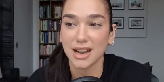 Middle East Eye | Dua Lipa’dan Arnavutluk’taki “Flamingo Devrimi” protestolarına destek
