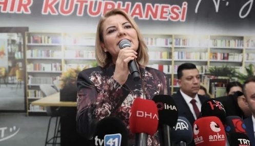CNN Türk | İzmit Belediye Başkanı Fatma Kaplan Hürriyet gözaltına alındı