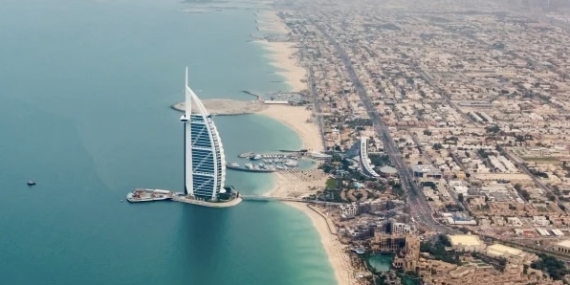 The Guardian | Dubai turist kaybına çare arıyor: Arkadaşını getirene 820 dolar