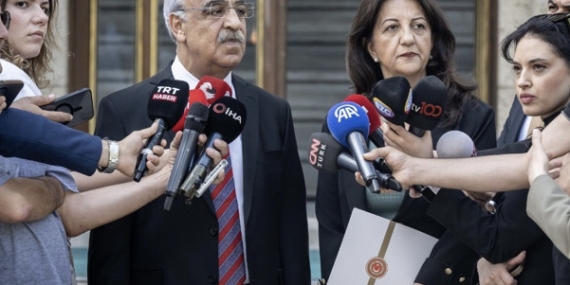 Habertürk | Çerçeve yasanın ardından ilk görüşme: Erdoğan ve İmralı Heyeti, Beştepe’te bir araya geldi