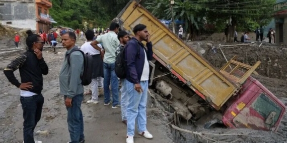Reuters | Nepal’deki selde hayatını kaybedenlerin sayısı 734’e yükseldi