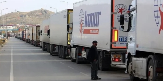 AP | ABD ablukası: Türkiye-İran sınırında kamyon kuyruğu