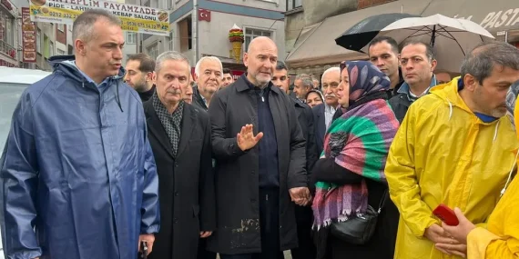 Süleyman Soylu sel bölgesi Ayazağa’da: Devletimiz tüm kurumlarıyla sahada